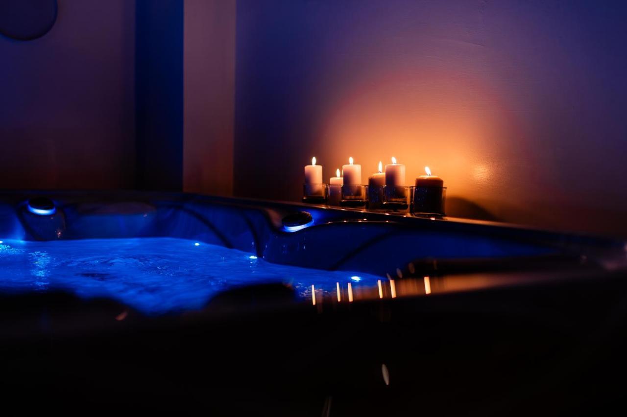 Old Court Luxury Suite&Spa By Monholiday Монополі Екстер'єр фото